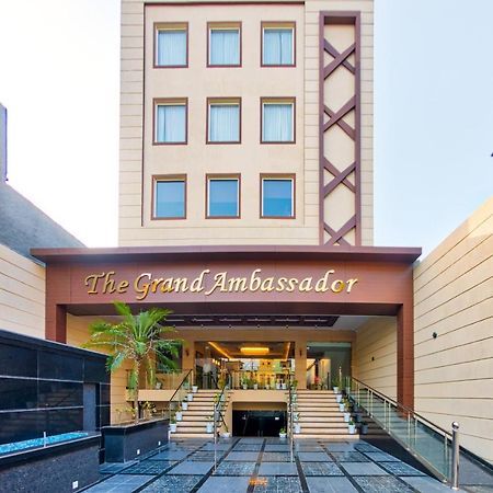 The Grand Ambassador Phagwāra Exterior foto