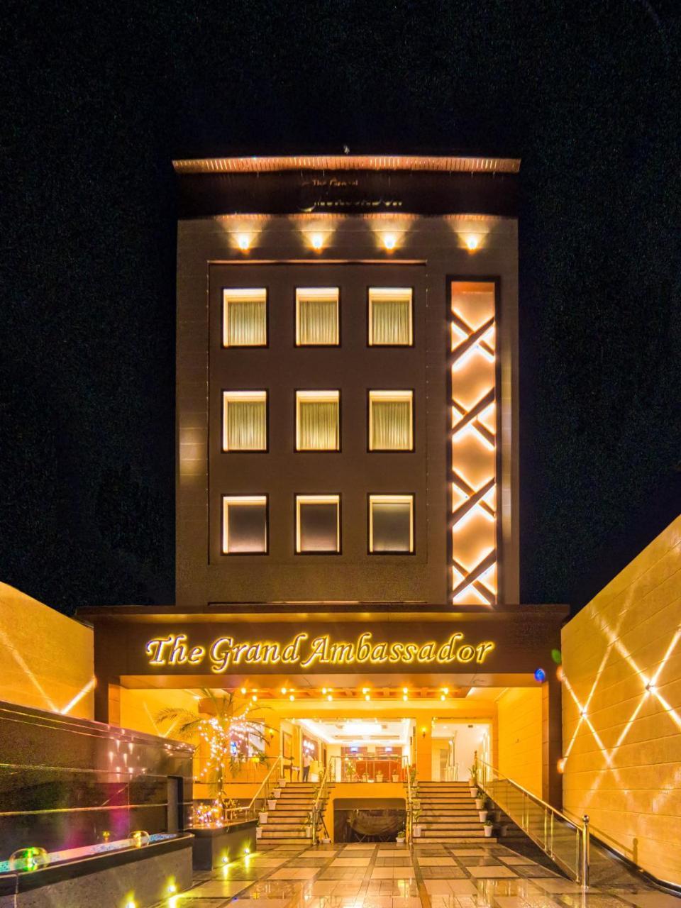 The Grand Ambassador Phagwāra Exterior foto