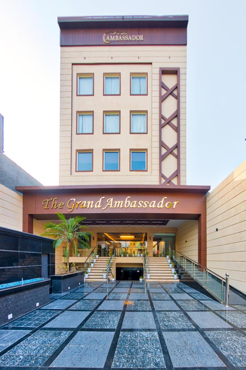 The Grand Ambassador Phagwāra Exterior foto